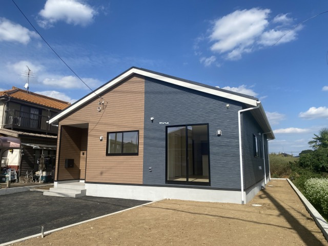 蓮田駅 徒歩23分 構造:木造土地面積:251.05平米 ( 75.94坪 ) 建物面積:92.34平米 ( 27.93坪 )