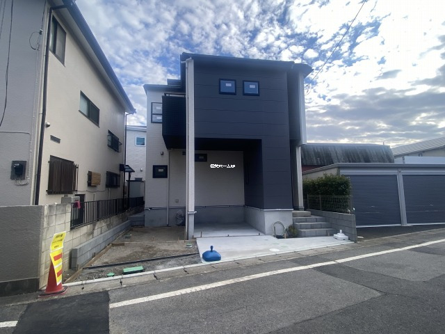 蓮田駅 徒歩14分 構造:木造土地面積:119.38平米 ( 36.11坪 ) 建物面積:107.65平米 ( 32.56坪 )