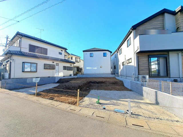 蓮田駅 徒歩11分 構造:木造サイディング工法シングル葺2階建土地面積:141.89平米 ( 42.92坪 ) 建物面積:115.92平米 ( 35.06坪 )