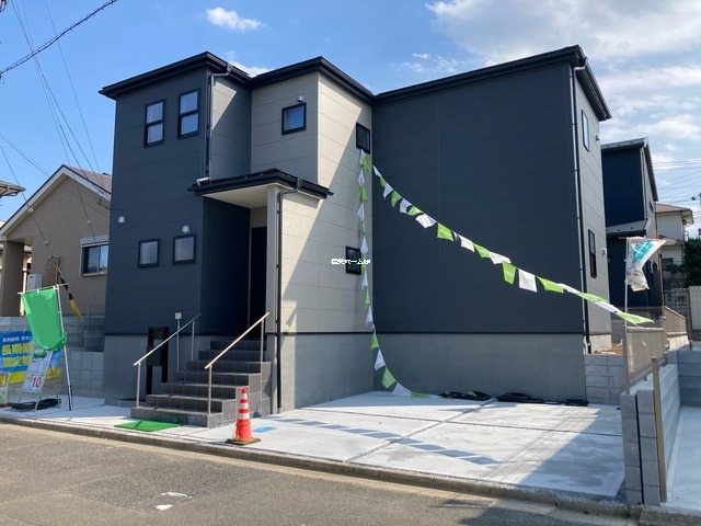 蓮田駅 バス8分構造:木造在来軸組工法2階建土地面積:217.1平米 ( 65.67坪 ) 建物面積:101.62平米 ( 30.74坪 )